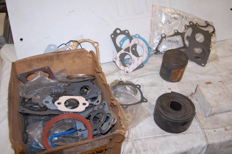 lot 369 image: Assorted Small Carb Gaskets