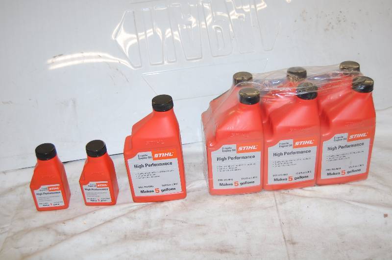 lot 379 image: Stihl High Performance 2 cycle engine oil