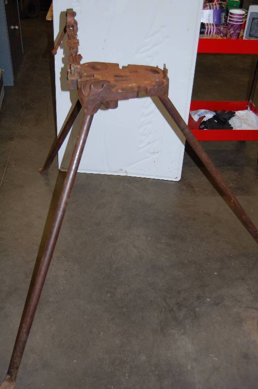 lot 338 image: Pipe Vise