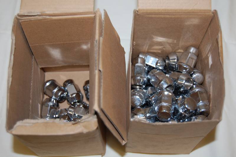 lot 346 image: Lug Nuts