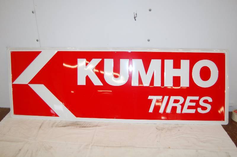 lot 402 image: STEEL KUMHO TIRES sign