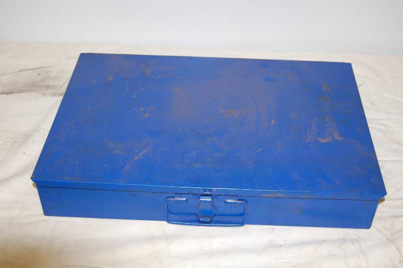lot 404 image: Steel Case with NAPA tube nut assortment