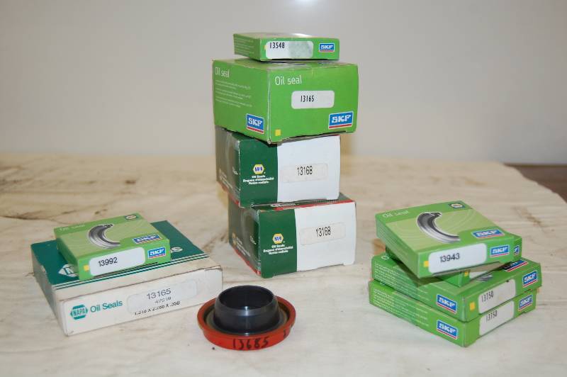 lot 413 image: Oils Seals