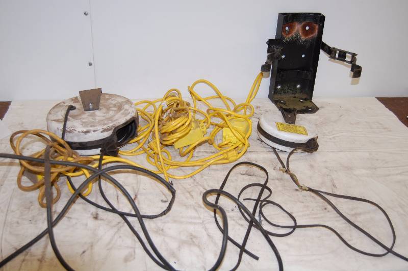 lot 423 image: Light Cord Reels and Light Cords with Fire Extinguisher Holder