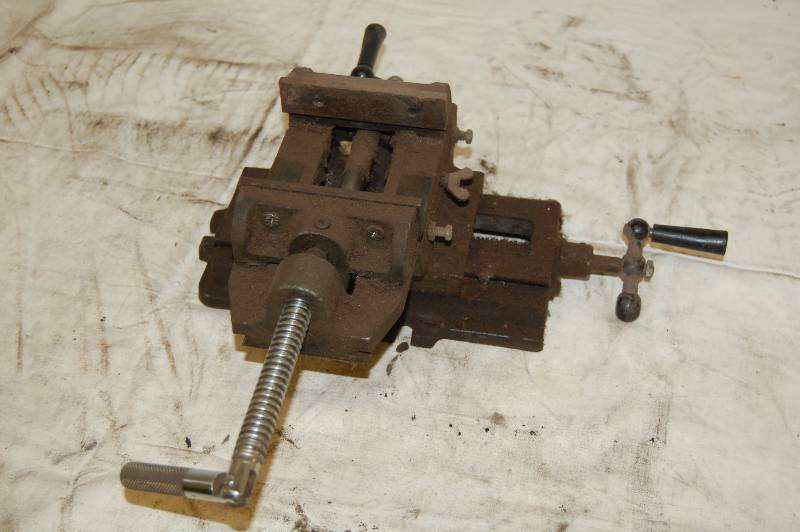 lot 427 image: 4 Drill Press Vice