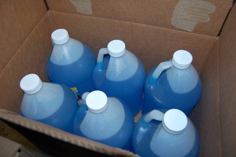 lot 435 image: 6 Gallons of Washer Fluid