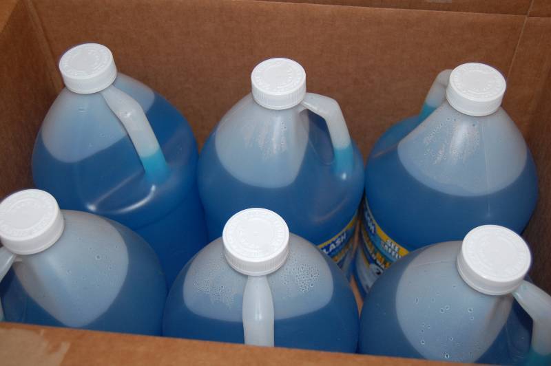 lot 437 image: 6 Gallons of Washer Fluid