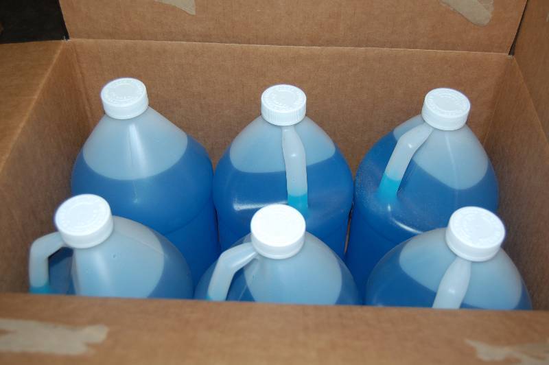 lot 439 image: 6 Gallons of Washer Fluid