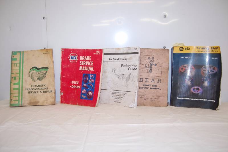 lot 442 image: Service Manuals And Guides