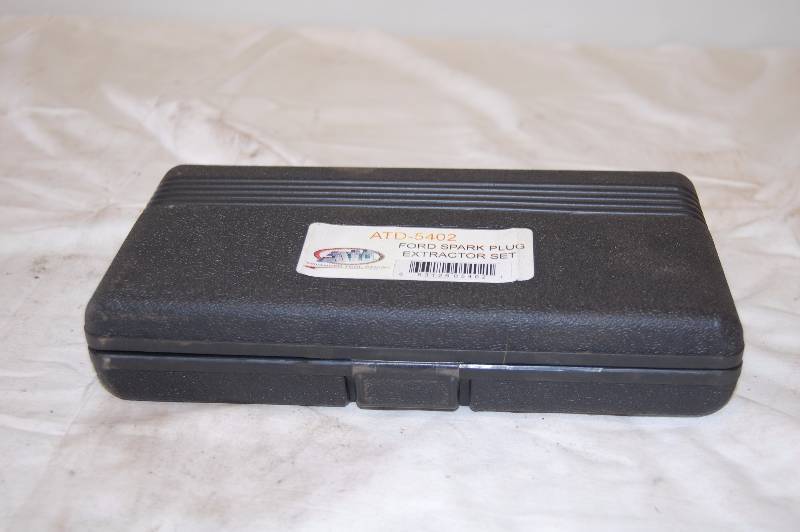lot 481 image: Ford Spark Plug Extractor Kit
