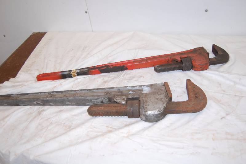 lot 494 image: 36 and 48 Pipe Wrench