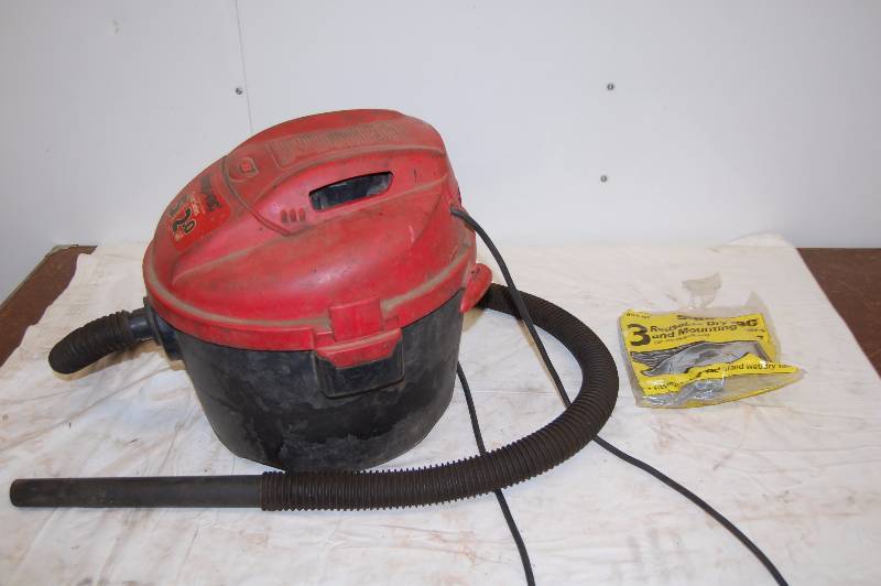 lot 496 image: 5 Gallon Shop Vac