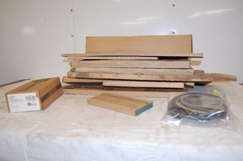 lot 500 image: Napa Gaskets and Cylinder Head Bolt Set