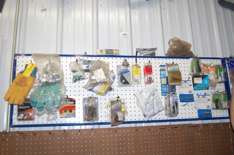 lot 524 image: Utility Items With Shelf