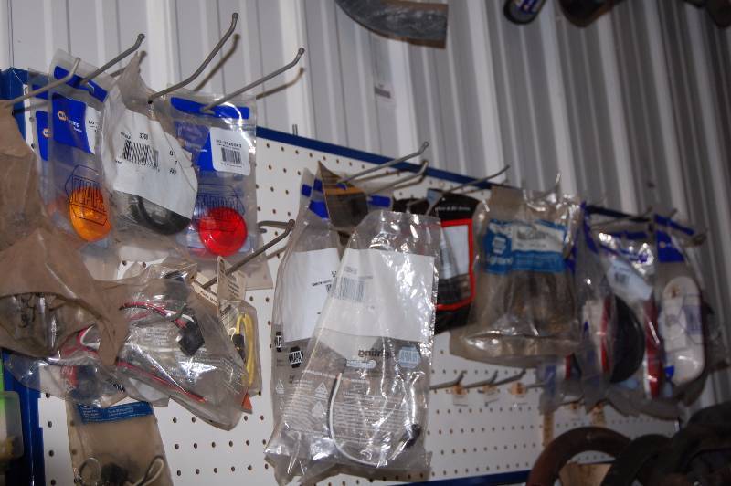 lot 525 image: Utility Items With Shelf