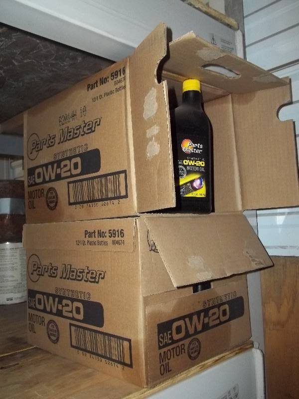 lot 642 image: Synthetic Engine Oil  0W-20