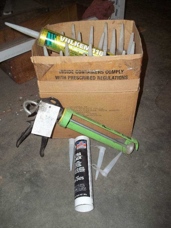 lot 636 image: Caulking Gun & Caulk