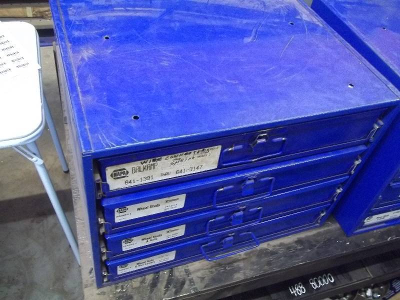 lot 618 image: 4 Drawer Metal Cabinet