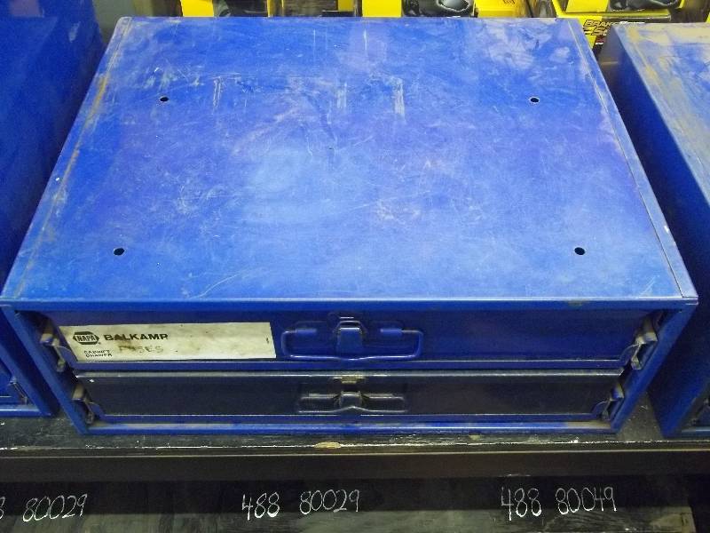 lot 616 image: 2 Drawer Metal Cabinet