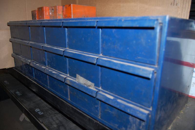 lot 552 image: Cabinet