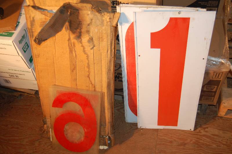 lot 685 image: Gas Price Numbers