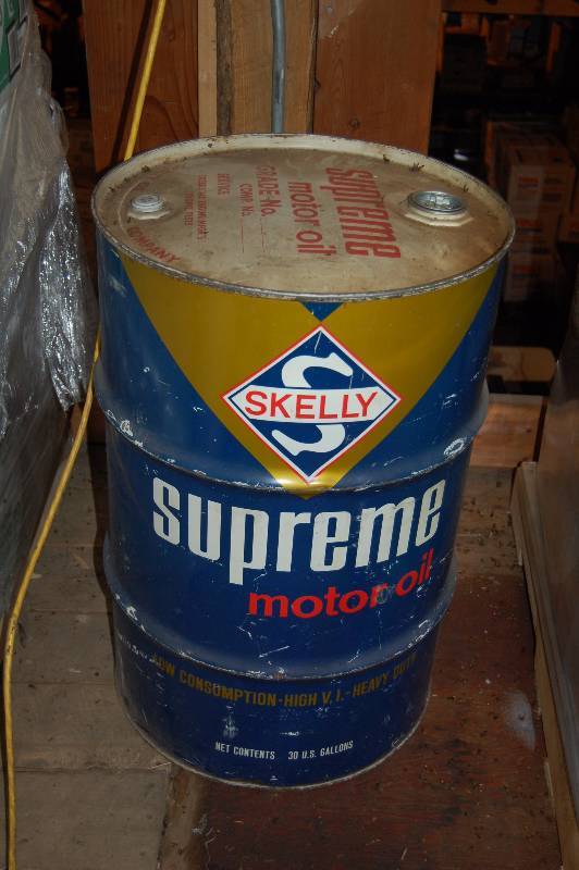 lot 745 image: 30 gallon barrel