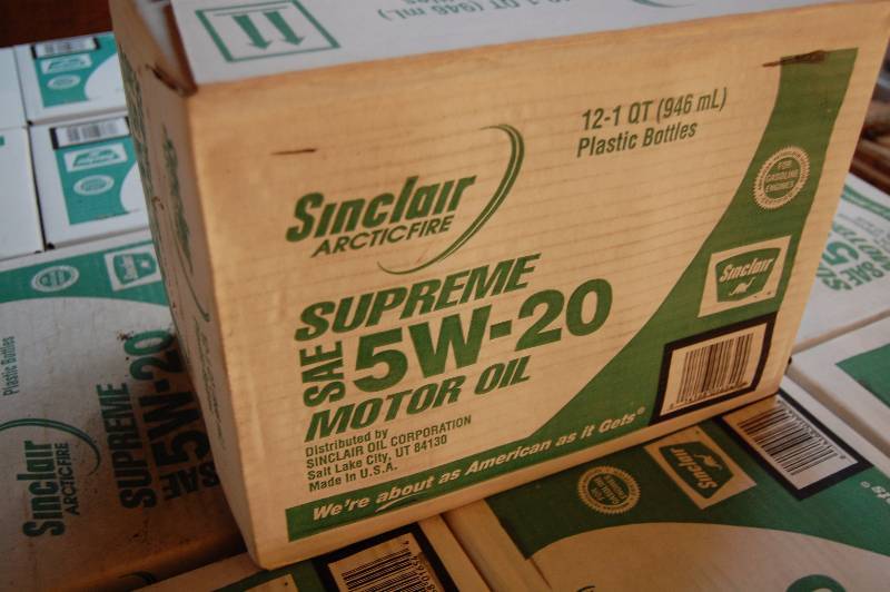 lot 750 image: 2 Cases of Sinclair 5W-20 Engine Oil