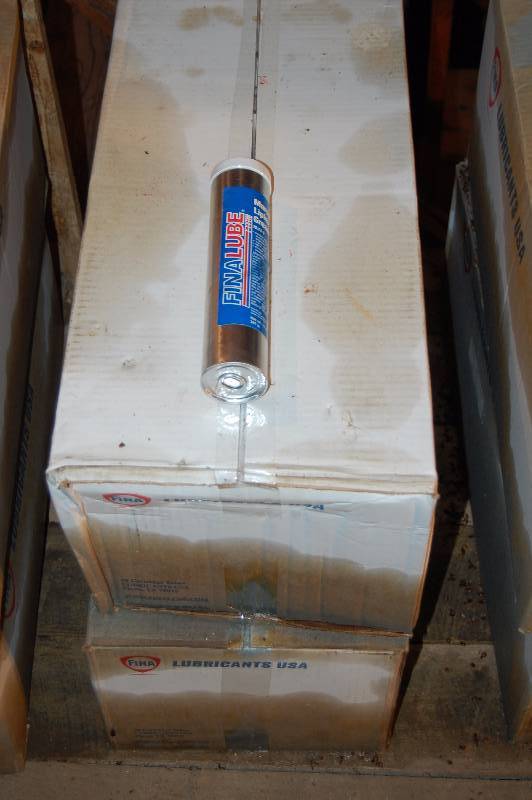 lot 820 image: Grease Gun Cartridges