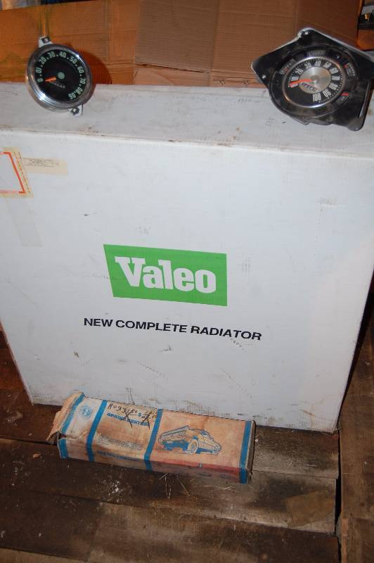 lot 827 image: Misc Ford Auto Parts