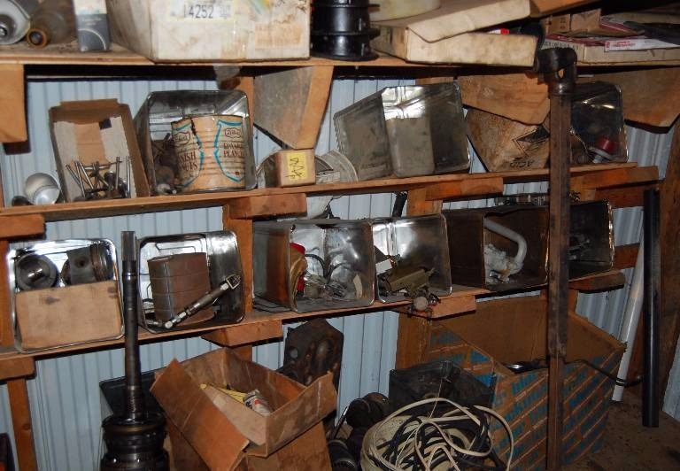 lot 831 image: Misc Auto Parts