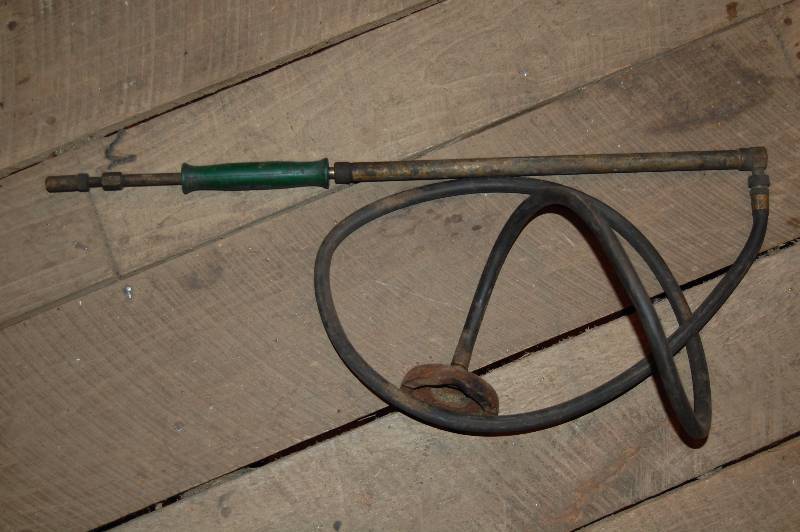 lot 834 image: Vintage Manual Oiler