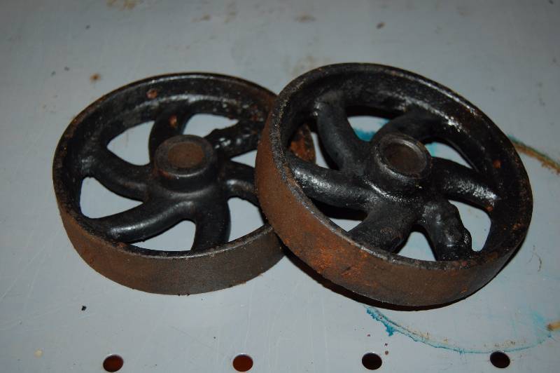 lot 835 image: Vintage Metal Castors
