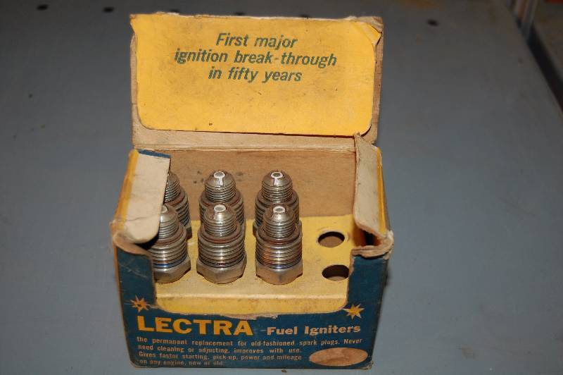 lot 836 image: Vintage Lectra Fuel Igniters Display Box