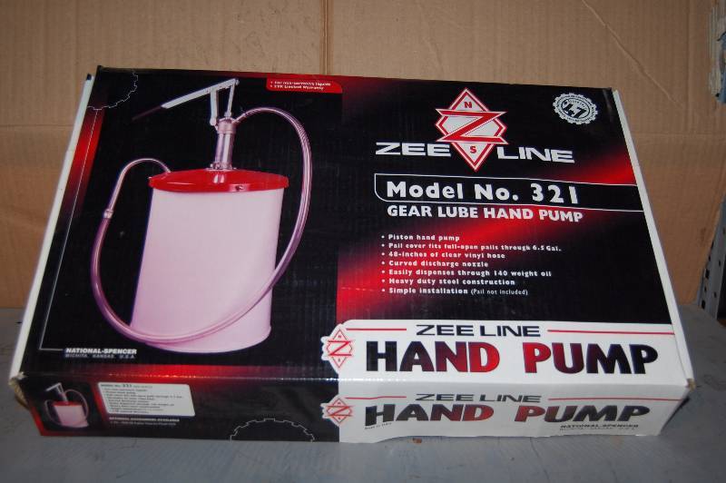 lot 876 image: Gear Lube Hand Pump