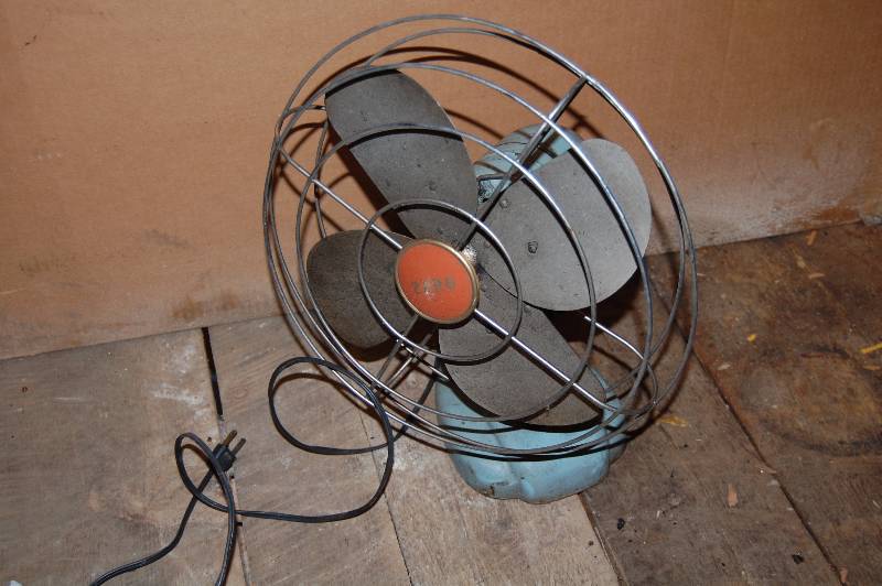 lot 905 image: Vintage Fan