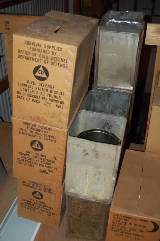 lot 915 image: Metal Canisters