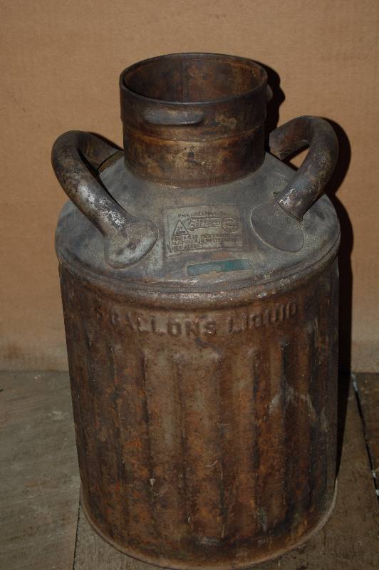 lot 924 image: Vintage Oil Canister