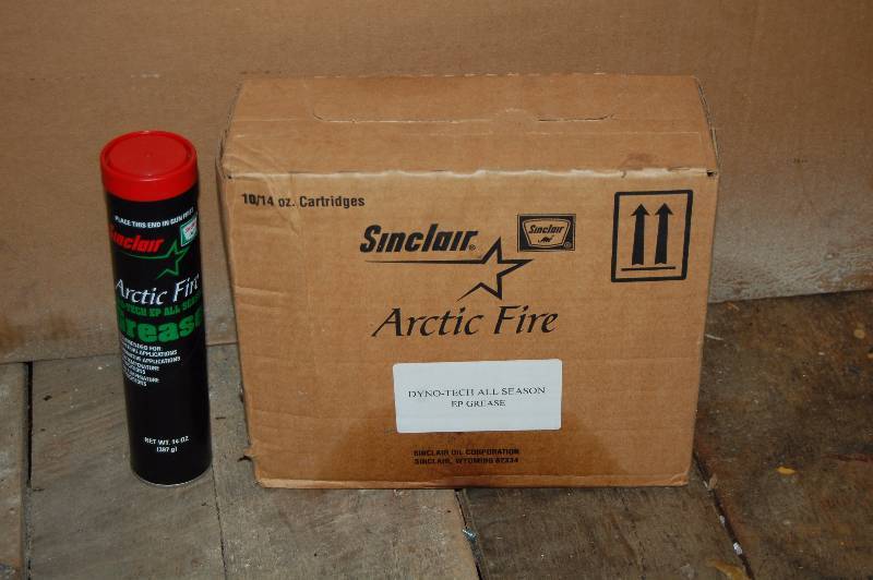 lot 962 image: Four Cases of Dyno-Tech All Season EP Grease