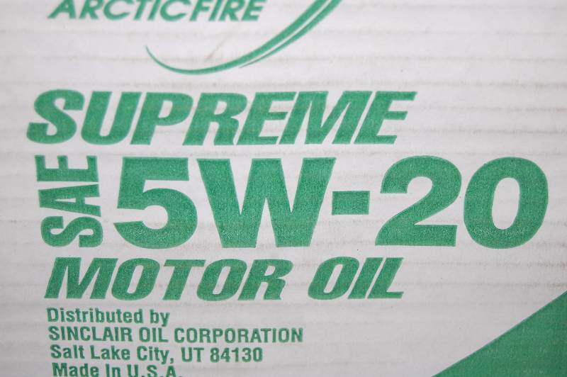 lot 762 image: 2 Cases of Sinclair 5W-20 Engine Oil