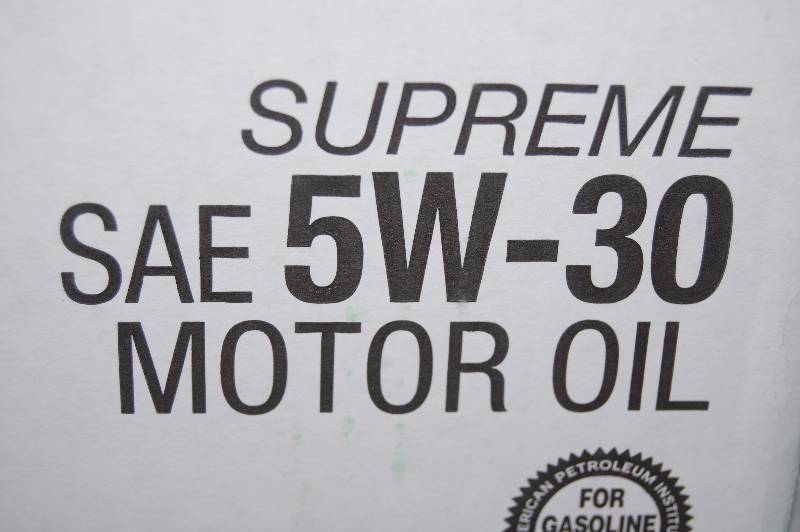 lot 792 image: 4 Cases of Sinclair 5W-30 Engine Oil