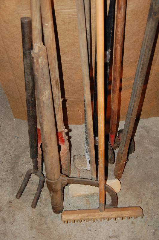 lot 980 image: Misc Yard Tools and More