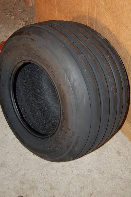 lot 985 image: Implement Tire