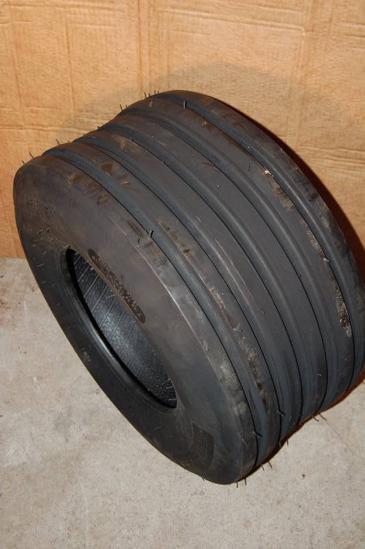 lot 986 image: Implement Tire