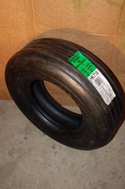 lot 987 image: Implement Tire