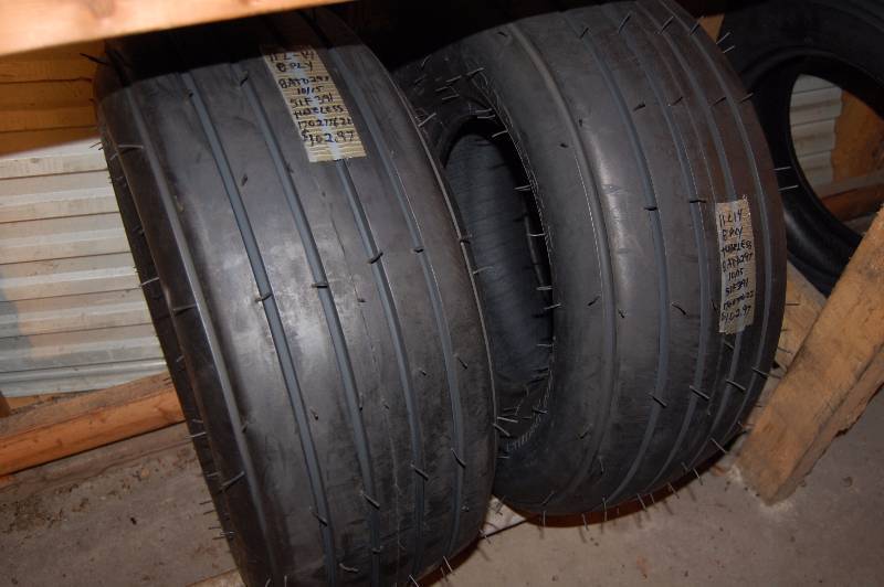 lot 988 image: Implement Tires