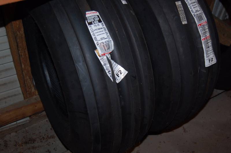 lot 993 image: Implement Tires
