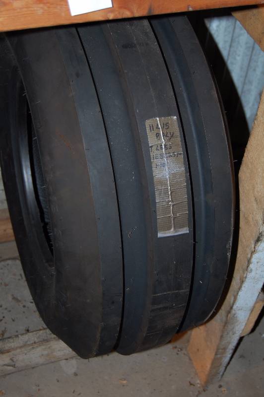 lot 994 image: Implement Tire