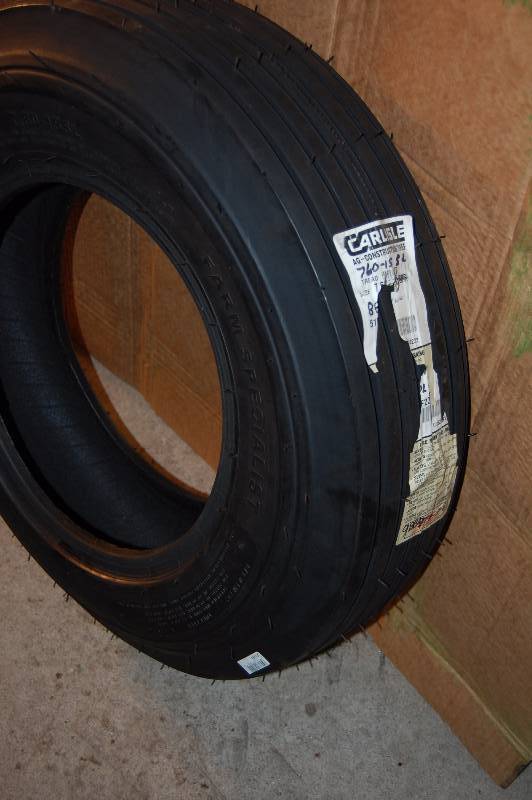 lot 995 image: Implement Tire