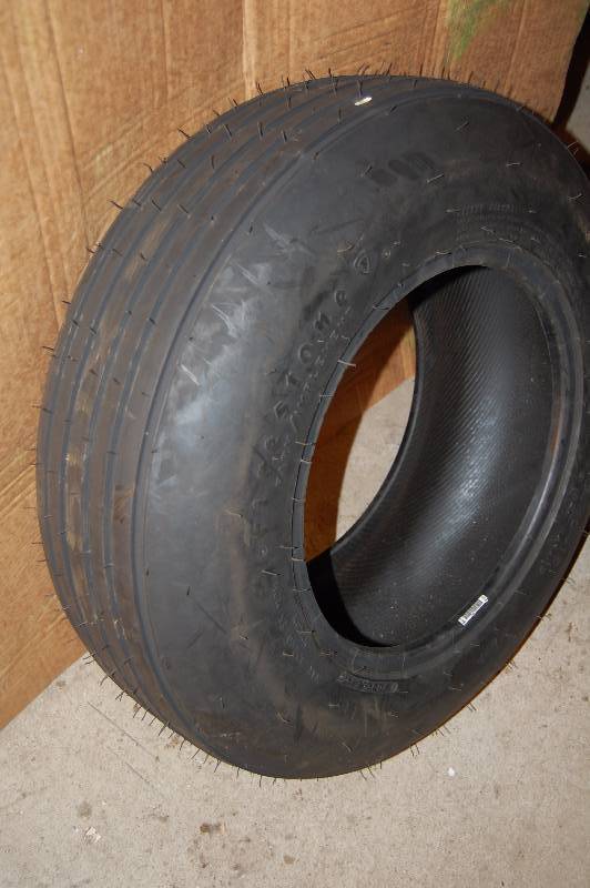 lot 996 image: Implement Tire