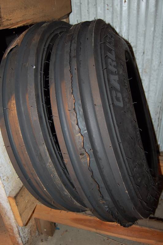 lot 1000 image: Implement Tires